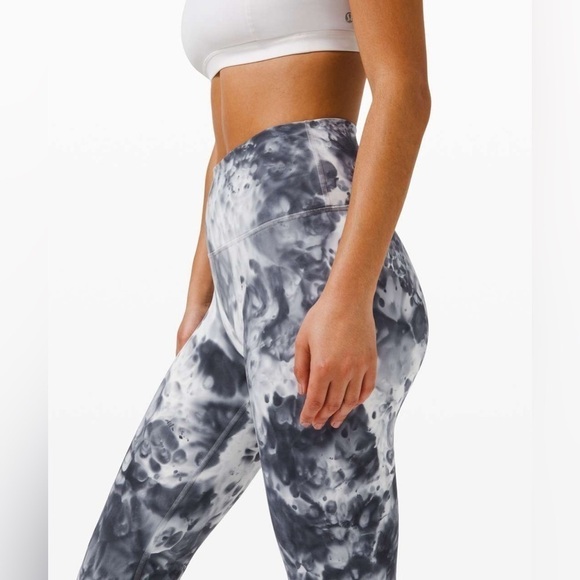 Lululemon Wunder Under High-Rise Tight 25"  in Marble Dye Classic Navy - size 0 - Picture 2 of 10